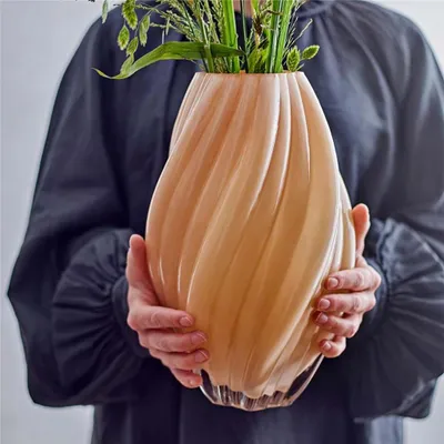 Produktbild von Bloomingville Gedrehte Glasvase, beige, 19 cm Durchmesser, 30 cm Höhe