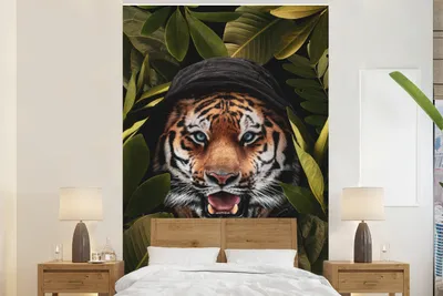 Produktbild von MuchoWow® Fototapete für Wohnzimmer oder Schlafzimmer Wandtapete Vinyl Motivtapete Tiger - Blätter - Pflanzen - 145x220 cm - Wanddekoration