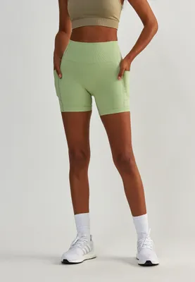 Produktbild von BeShaped Shorts Lift me up mit Kompressions-Funktion Light Green XS
