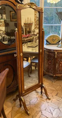 Produktbild von Casa Padrino Barock Standspiegel Braun / Gold - Schwenkbarer Massivholz Spiegel im Barockstil - Schlafzimmer Spiegel - Hotel Spiegel - Schlafzimmer Möbel - Barock Möbel - Edel & Prunkvoll