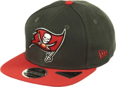 Produktbild von New Era Tampa Bay Buccaneers Pewter and Red 9Fifty OF Snapback Cap Grau One-Size