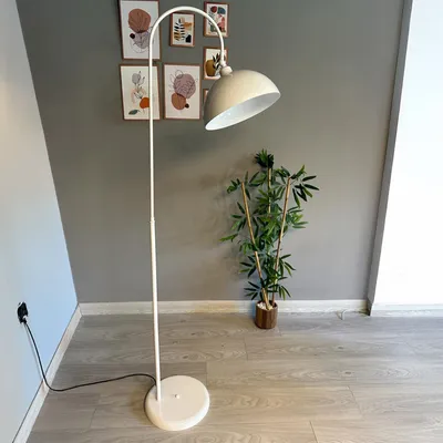 Produktbild von Moderne Stehlampe aus Metall mit E27, Verstellbarer Lampenschirm