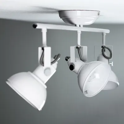 Zdjęcie produktu dla 3-palnikowy reflektor sufitowy w stylu retro wykonany z metalu w kolorze białym, obrotowy i odchylany
