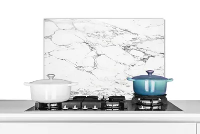 Produktbild von KitchenYeah®  Spritzschutz Küche - Küchenrückwand - Wandschutz für Herd und Spüle - Schwarze Muster durch weißen Marmor 70x50 - Alu-Dibond (Alternative zum Spritzschutz aus Glas) - Hitzebeständig - He