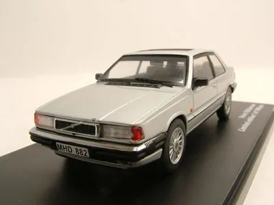 Produktbild von Volvo 780 Bertone 1987 silber Modellauto 1:43 Triple9