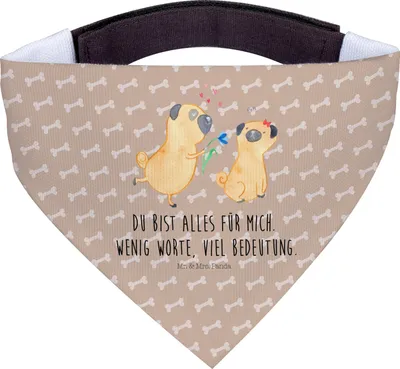 Produktbild von Mr. & Mrs. Panda Bandana Mops Verliebt - Hundeglück - Geschenk, Knuffig, Halstuch Hund, Hunde Hals Tuch, Sprüche, Hundehalstuch, Dreieckstuch, Liebe, für, Pure, Partner