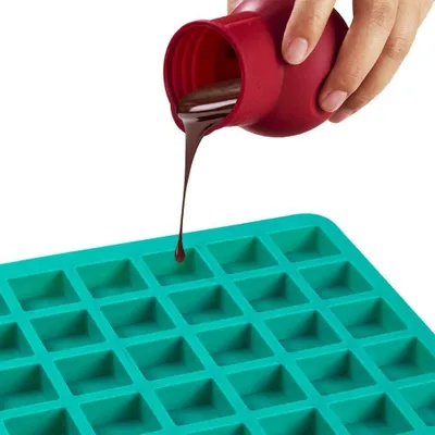 Produktbild von Silikon-Schokoladenform - quadratische Pralinenform - 40 Stück - flexibles Material