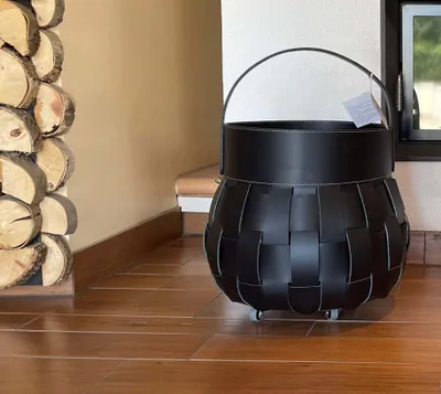 Produktbild von Geflochtener Holzkorb "OMERO" aus echtem Leder | Schwarz (black)