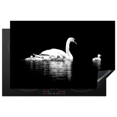 Produktbild von KitchenYeah© Herdabdeckplatte Schwan mit Junge - schwarz und weiß , 80x52cm, Küche Deko, Glaskeramikkochfeld Herdabdeckung, Abdeckplatte fùr Kochfeld