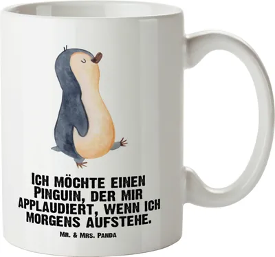Produktbild von Mr. & Mrs. Panda Keramiktasse Pinguin marschieren - Weiß - Geschenk, Unausgeschlafen, Familie, Haferl, Pinguine, Spazieren, steingut tasse, Pott, Schwester, Aufstehen