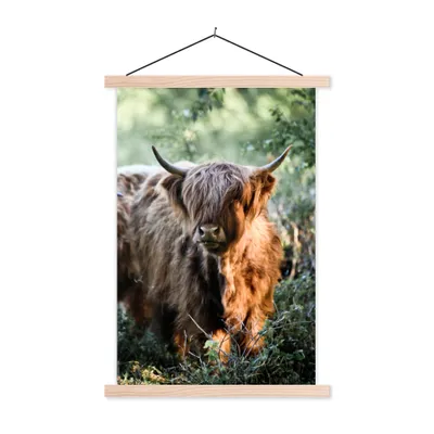 Produktbild von MuchoWow® Textilposter Schottische Highlander - Wald - Tiere 60x90 cm mit holzfarbenen Rahmen - Textil