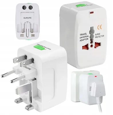 Obrázek produktu pro ADAPTÉR UK EU USA – UNIVERZÁLNÍ PŘÍPOJKA DO ZÁSUVKY PRO CELÝ SVĚT 7,5 cm x 4,5 cm x 4 cm