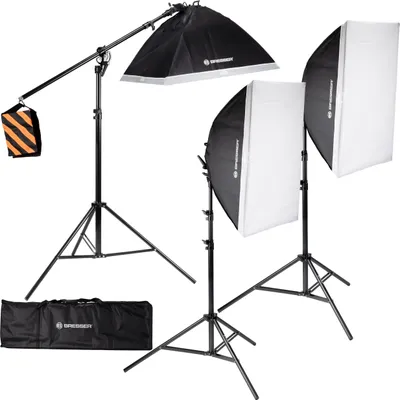 Produktbild von Bresser LED-Tageslichtset für Fotostudio mit 3 Softboxen 60x80 cm, 15 LED-Lampen, Stative, Boomarm, Tasche, 5500K, CRI >85