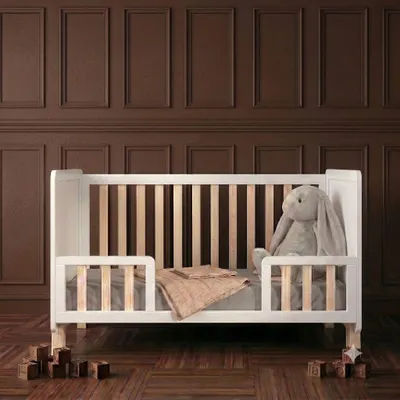 Produktbild von Love For Sleep Babybett Gitterbett Weiß-Kiefer 120 x 60 cm + Schaumstoffmatratze + Hölzerne Sicherheitsbarriere