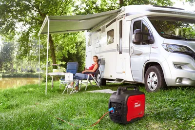 Produktbild von AL-KO Stromerzeuger 2000i (1.6 kW Motorleistung, 79 ccm Hubraum, 4-Takt Motor , 1x 230 V Steckdose, max. 5 Stunden Laufzeit, 4 L Tankinhalt, 21 kg Gewicht, 64 dB(A) leise)