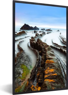 Produktbild von MuchoWow® Gerahmtes Poster Nebel - Felsen - Wasser - Natur 60x90 cm - Poster mit Schwarzem Bilderrahmen Wandposter Rahmen Foto Bilder - Kunst