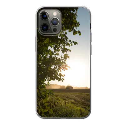 Produktbild von MuchoWow® Handyhülle Schutzhülle Hülle für iPhone 13 Pro Traktor - Bauernhof - Sonne Silikon Softcase Handy Hülle - Handy-Tasche
