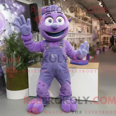 Immagine prodotto di Personaggio mascotte REDBROKOLY di un braccialetto color lavanda vestito con salopette e guanti