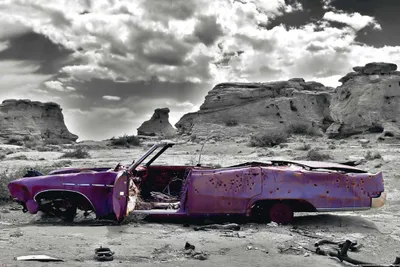 Produktbild von Wrecked Cadillac colourlight - Poster Druck - Größe 91,5x61 cm