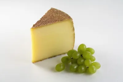 Produktbild von -Bergkäse medium ca. 1 kg. -Plangger-Tiroler Schmankerl