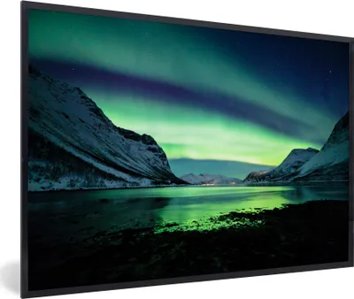 Produktbild von MuchoWow® Gerahmtes Poster Nordlicht - Norwegen - Eis - Gelb - Berg - Wasser - Schnee 30x20 cm - Poster mit Schwarzem Bilderrahmen Wandposter Rahmen Foto Bilder - Kunstdruck - Bild-Poster