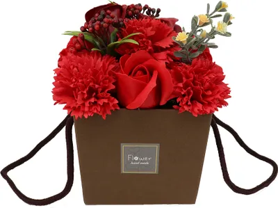 Produktbild von Seifenblumenstrauß - Rote Rosen und Nelken