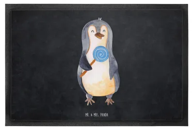 Produktbild von Mr. & Mrs. Panda Fußabtreter Pinguin Lolli 60 x 90 cm - Kreidetafel - Geschenk, Bodenvorleger, Süß, Süßigkeiten, Schmutzmatte, Schmutzfangmatte, Fussmatte, Heißhunger