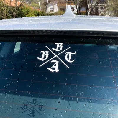 Produktbild von BadAss Bastards -Kurzlogo, Seitenfensteraufkleber; weiss