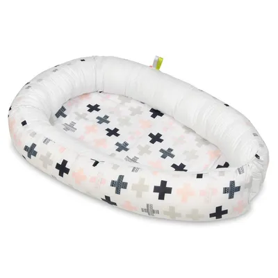 Image de Sac de couchage en cocon avec roses blanches