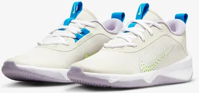 Produktbild von Nike Omni Multi-Court (Gs) Lt Orewood Brn/Barely Volt-Lil Lt Orewood Brn/Barely Volt-Lil 35.5