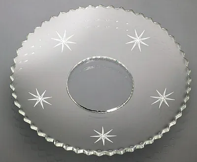 Produktbild von Glas-Kerzenmanschette - Tropfenfänger aus unserer Traditional-Linie für Kerzen bis Ø 25 mm. Der Außendurchmesser der Kerzenmanschette beträgt Ø 70 mm. Hergestellt in Handarbeit aus klarem Glas. Schützt vor herablaufendem Wachs auf Ihrem gedeckten Tisch.
