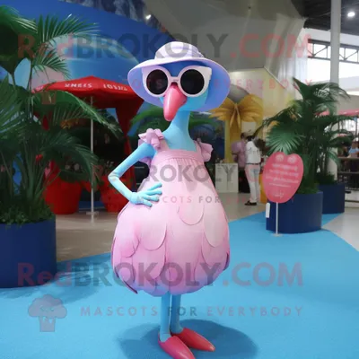 Produktbild von Himmelblauer REDBROKOLY Flamingo Maskottchen Kostüm charakter bekleidet mit einem Rock und einer Sonnenbrille
