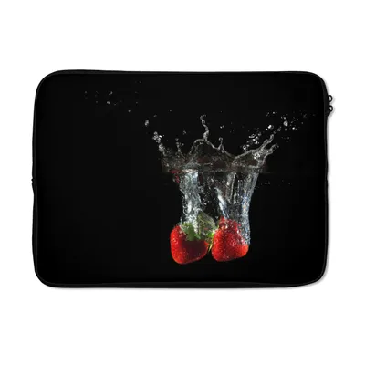 Produktbild von MuchoWow® Laptop Hülle 14 ZollErdbeeren - Obst - Wasser - Schwarz - Rot Laptoptasche - Laptoptasche - Stoßsicher - Schutzhaube
