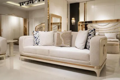 Zdjęcie produktu dla Nowoczesna beżowa sofa z tkaniny z drewnianą ramą do salonu