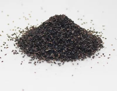 Produktbild von Langlebiges und ergiebiges Korund Strahlmittel 25 kg für harte Oberflächen