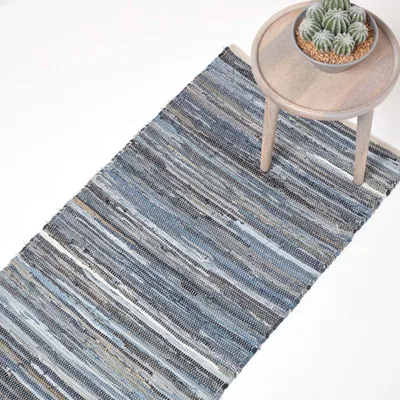 Obrázek produktu pro HOMESCAPES Džínový koberec modrý pruhovaný, 66x200 cm - Hadrový koberec z recyklované džínoviny