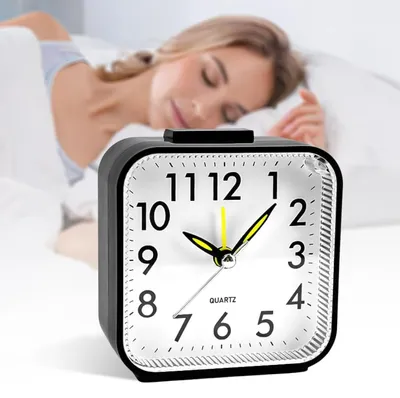 Analoger Reisewecker, stille Quarzuhr mit Nachtlicht und Schlummerfunktion