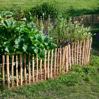 Produktbild von BOGATECO Staketenzaun Haselnuss Kastanie | Holz-Zaun 50 cm Hoch & 500 cm Lang | Lattennabstand 4-5 cm |