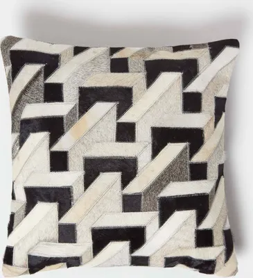 Produktbild von HOMESCAPES Fellkissen 45 x 45 cm Quader-Muster - Patchwork Kissen aus Fell & Leder creme-schwarz