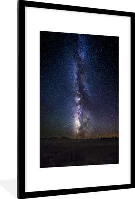 Produktbild von MuchoWow® Gerahmtes Poster Milchstraße an einem dunklen Himmel 60x90 cm - Poster mit Schwarzem Bilderrahmen Wandposter Rahmen Foto Bilder - Dekoration - Wandposter Wohnzimmer - Hochwertig