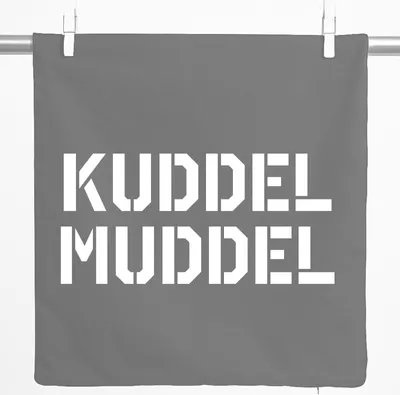Produktbild von Huuraa Kissenbezug Kuddelmuddel Schriftzug 40x40cm Steel Grey Baumwolle Dekokissenbezug Geschenkidee