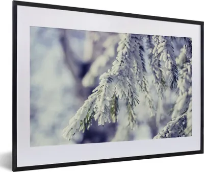 Produktbild von MuchoWow® Gerahmtes Poster Winter - Tannenbaum - Schnee - Ländlich 60x40 cm - Poster mit Schwarzem Bilderrahmen Wandposter Rahmen Foto Bilder - Schlafzimmer - Plakat in Rahmen - Drucken