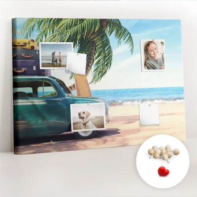 Produktbild von Korkwand mit Stecknadeln – Schwarzes Brett mit Stecknadeln für Fotos und Notizen – 100x70 cm – 100 Holz-Stecknadeln – Strandmotiv