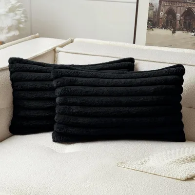 Produktbild von Plüschkissenbezug 40 x 60 cm, dekorativer, flauschiger Kunstfellkissenbezug für Sofa, weicher Dekokissenbezug für Wohnzimmer, Schlafzimmer und Sofa, Kuschelkissen, schwarz, 2er-Set