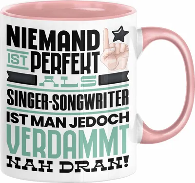 Produktbild von Singer-Songwriter Geschenk Tasse Lustige Geschenkidee für Singer-Songwriter Geburtstag Kaffee-Becher Niemand Ist Perfekt Aber Als Singer-Songwriter Ist Man Nah Dran (Rosa)