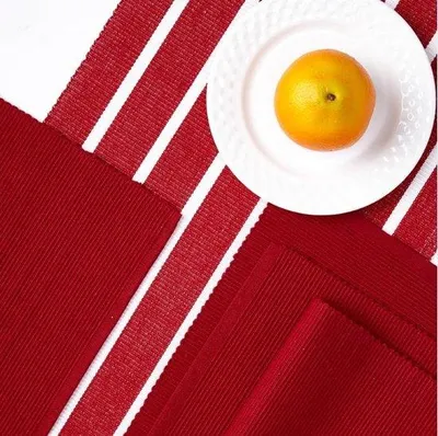 Image de 6 assiettes plates + 1 chemin de table | Roma rouge | tissu en coton tressé | plus de 20 couleurs modernes et motifs tissés