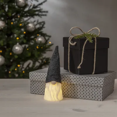 Zdjęcie produktu dla Dekoracja Skrzat Led JOYLIGHT 18 cm na baterie
