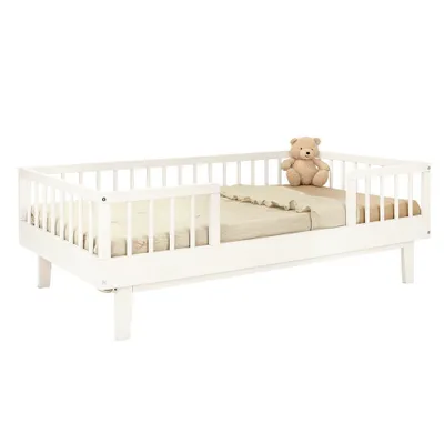 Productafbeelding van Novi Juliette kinderbed 70x140 cm – Veilig peutermeubilair van hout met valbeveiliging en lattenbodem, wit, geschikt voor kinderen van 18 maanden tot 4 jaar