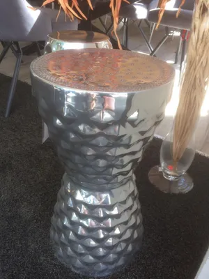 Produktbild von Beistelltisch alufarben Metall Hocker Design Blumenständer AUSSTELLUNGSSTÜCK