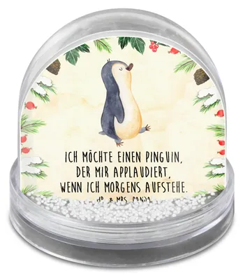 Produktbild von Mr. & Mrs. Panda Weihnachts Schneekugel Pinguin marschieren - Naturpapier - Geschenk, Familie, Bruder, schnee kugel, Applaus, Unausgeschlafen, Große, Dekokugel, Aufstehen